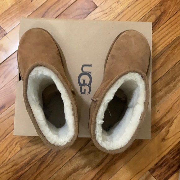 Classic Ugg Short II Chestnut Size 8 - Picture 7 of 7